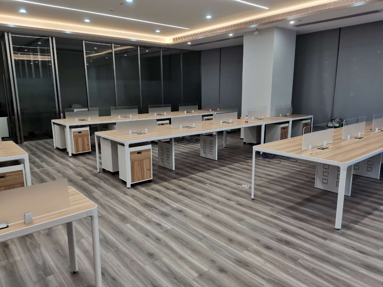 企業(yè)做板式辦公家具有哪些好處？